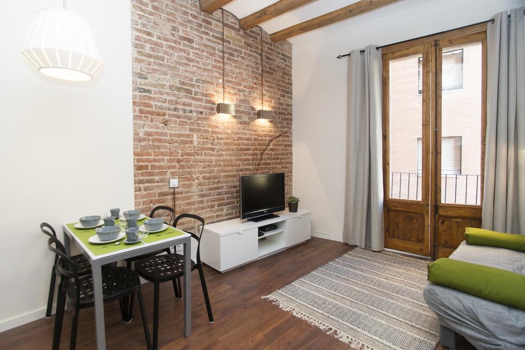 Apartments Barcelona Sagrada Szoba fotó