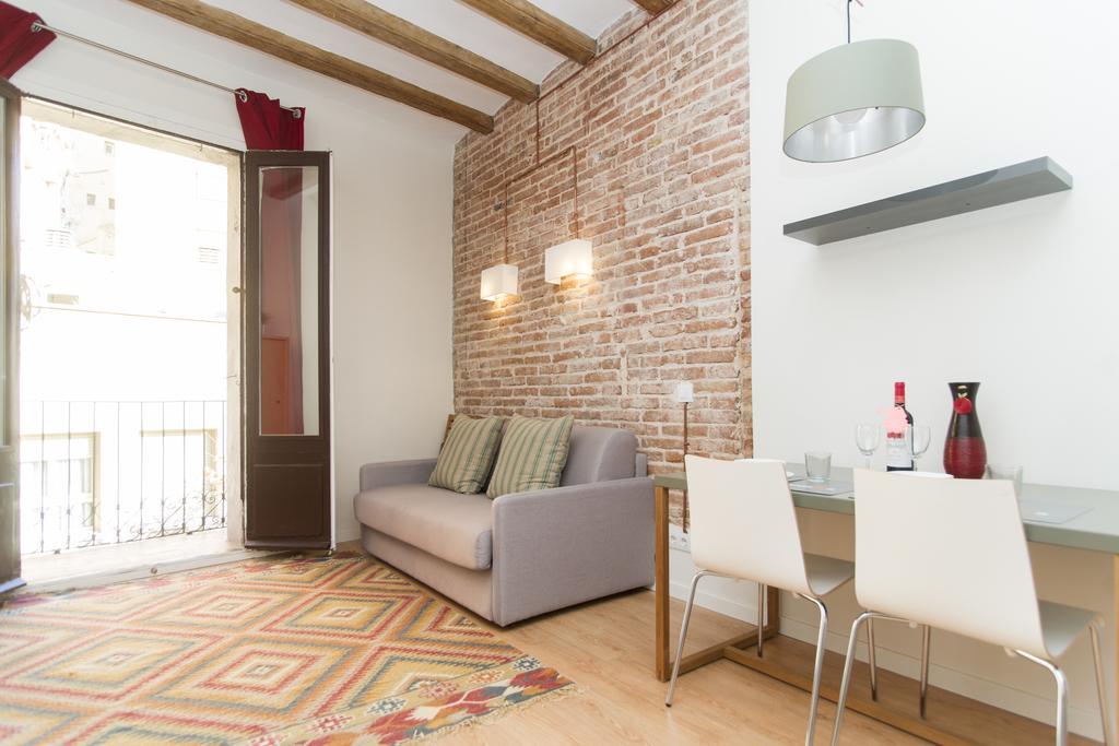 Apartments Barcelona Sagrada Szoba fotó