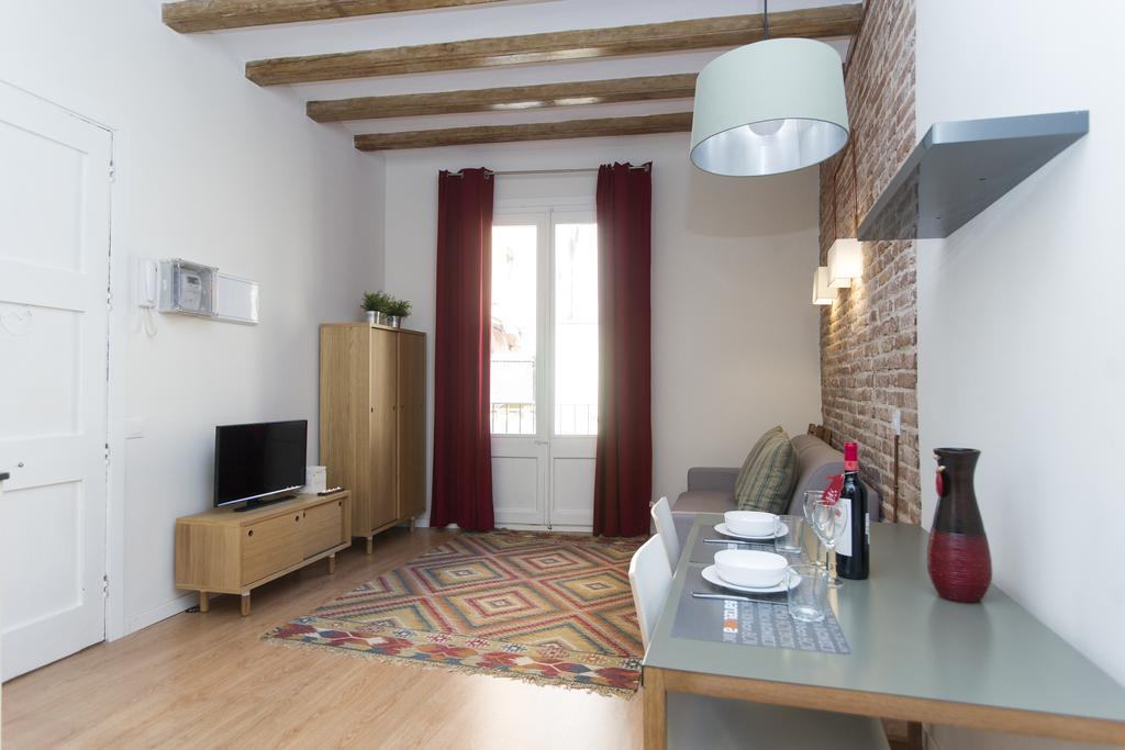 Apartments Barcelona Sagrada Szoba fotó