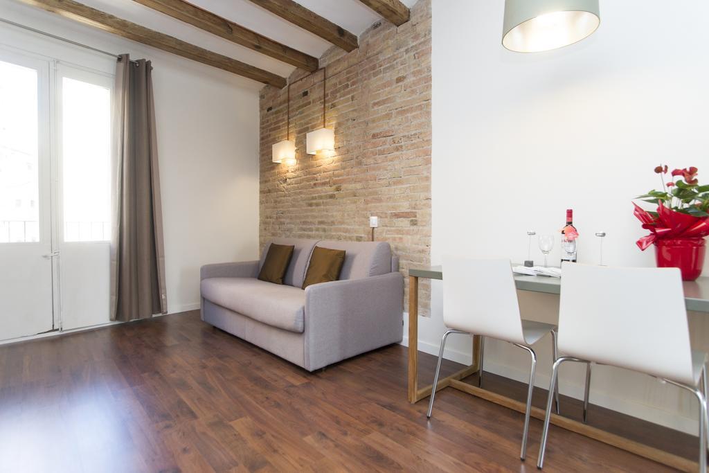 Apartments Barcelona Sagrada Szoba fotó