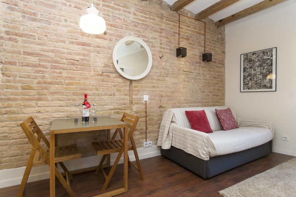 Apartments Barcelona Sagrada Szoba fotó