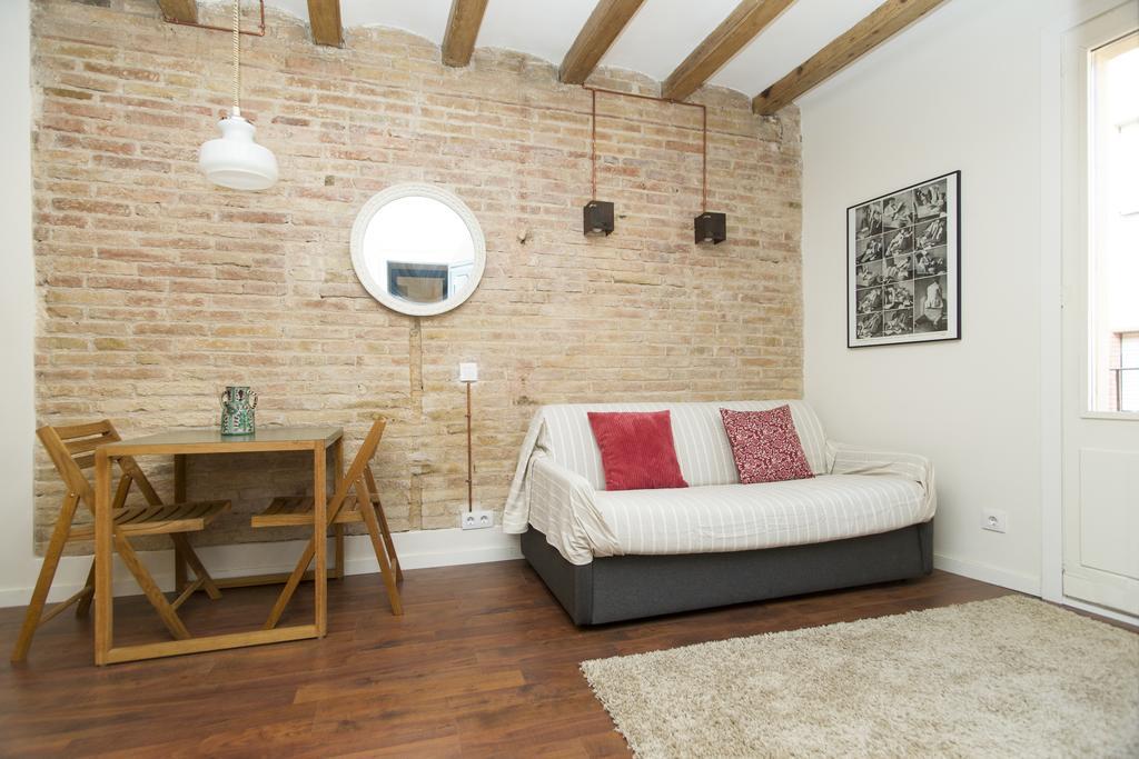 Apartments Barcelona Sagrada Szoba fotó