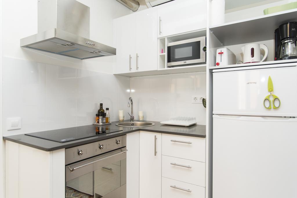 Apartments Barcelona Sagrada Szoba fotó
