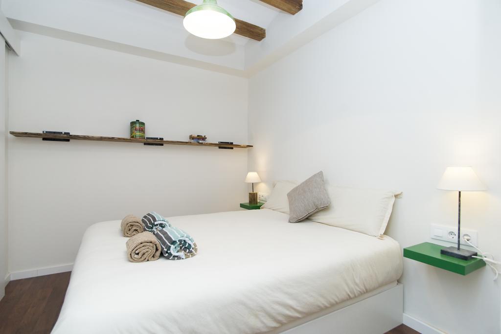 Apartments Barcelona Sagrada Szoba fotó