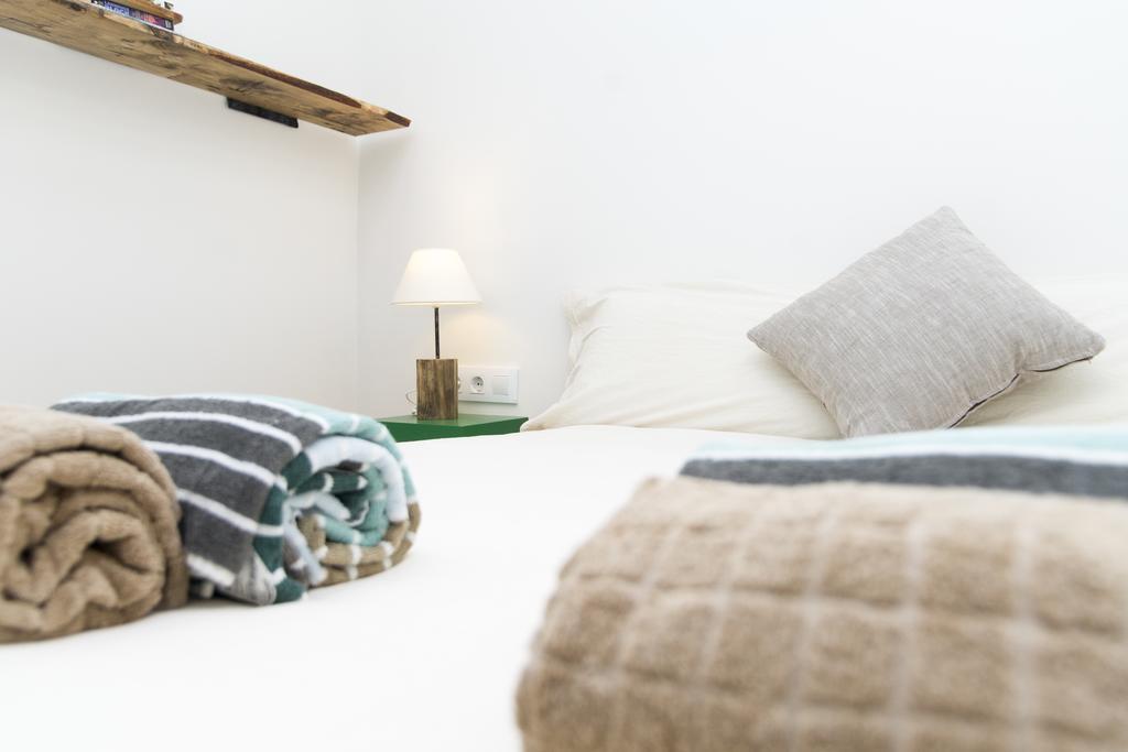 Apartments Barcelona Sagrada Szoba fotó