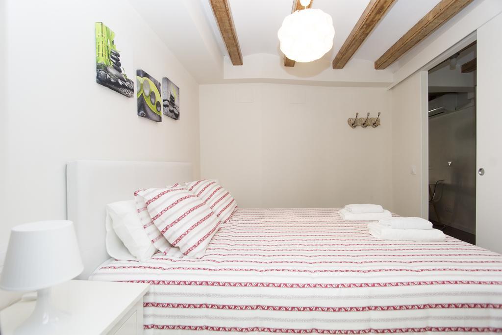 Apartments Barcelona Sagrada Szoba fotó
