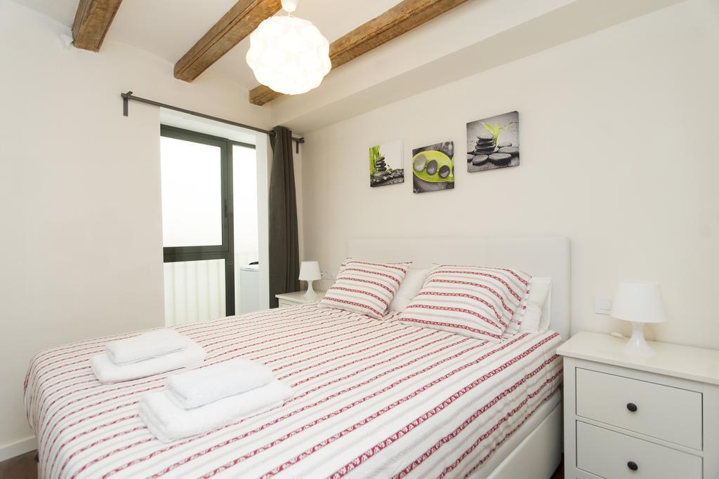 Apartments Barcelona Sagrada Szoba fotó