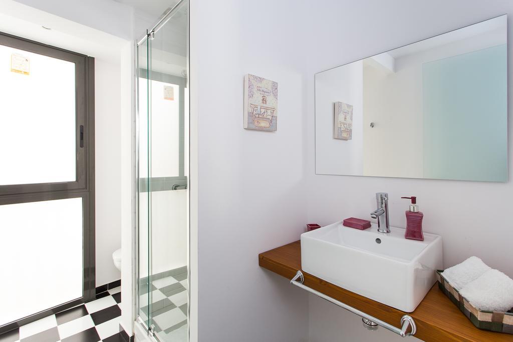 Apartments Barcelona Sagrada Szoba fotó