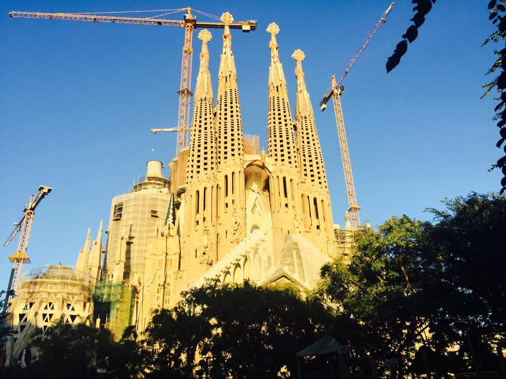 Apartments Barcelona Sagrada Szoba fotó